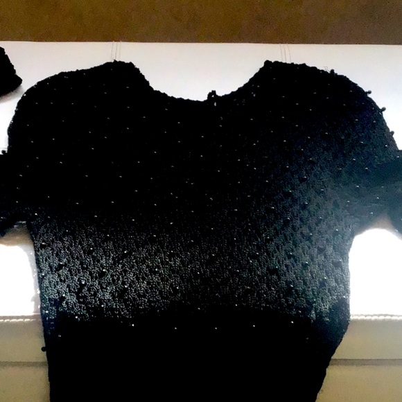 ⬇️Price Dropped ⬇️Vintage slip on black crotched top with black pearls - Picture 4 of 5